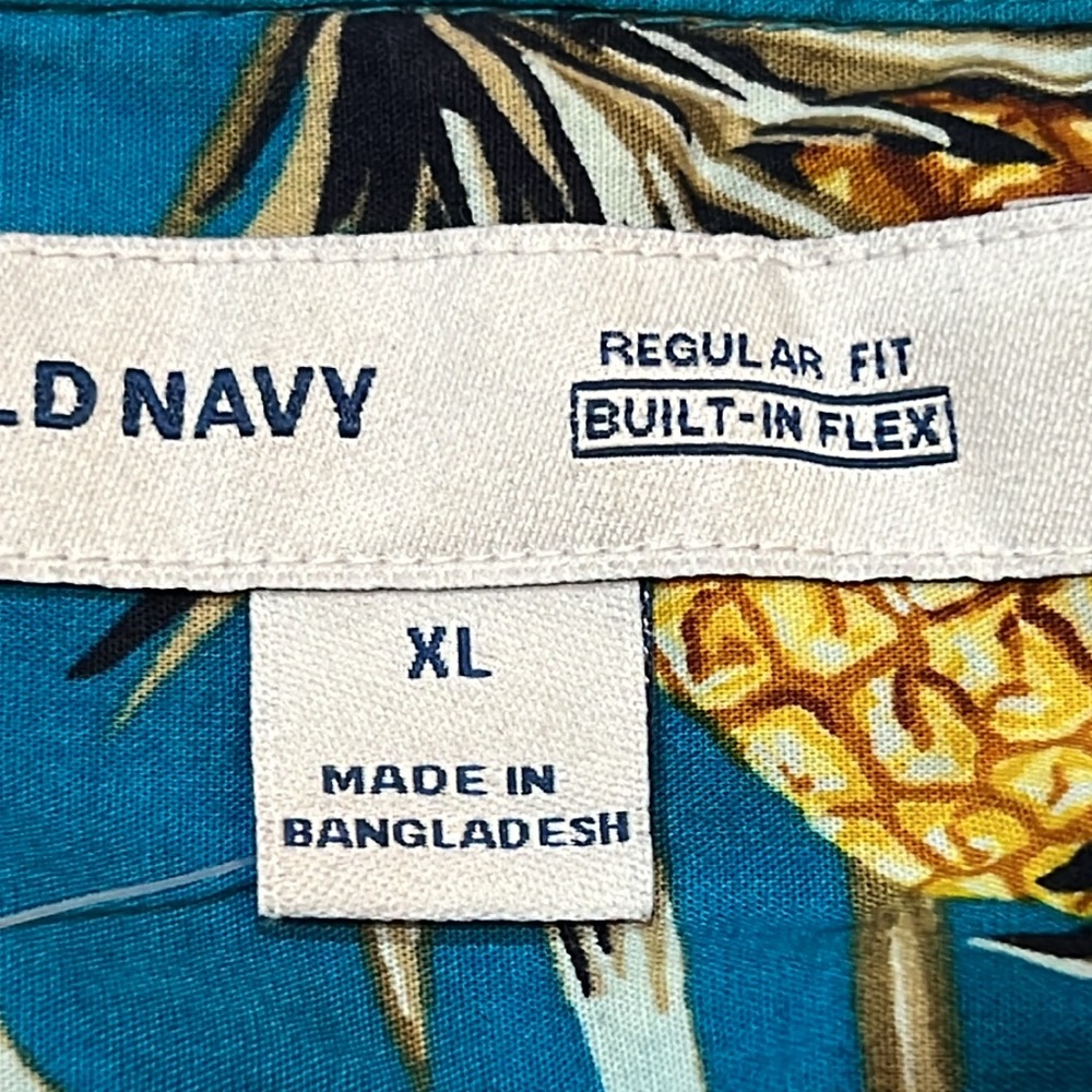 NEW Men’s Hawaiian Themed Shirt (XL) - Picture 5 of 6